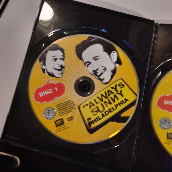 It's Always Sunny in Philadelphia: Seasons 1 & 2 - DVD - (BONUS DISC) VERY GOOD - Picture 3 of 10